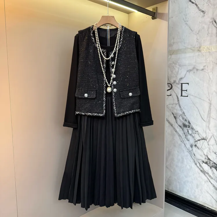 2025早秋韩版气质小香风亮片装饰马甲百褶连衣裙显瘦两件套88316