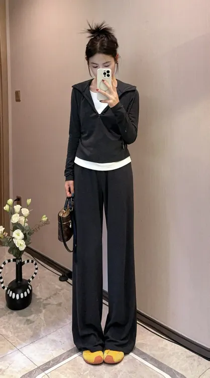 早秋慵懒风套装新款时尚设计感假两件连帽上衣显瘦减龄裤子高品质