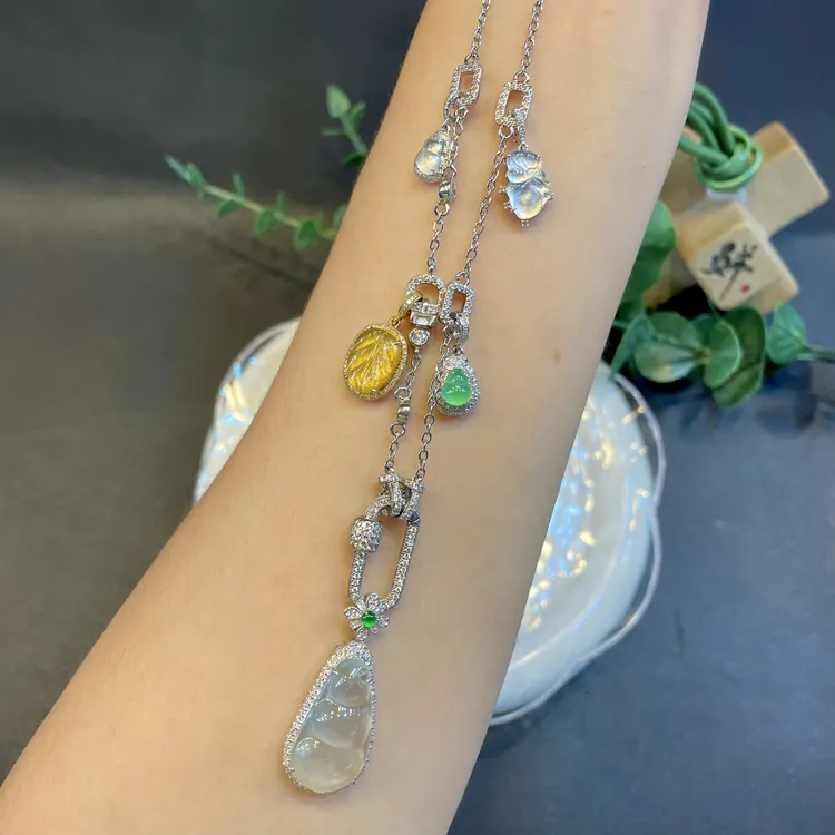 天然A货翡翠高冰种豆子天使叶子葫芦吊坠18k金镶嵌项链气质时尚款