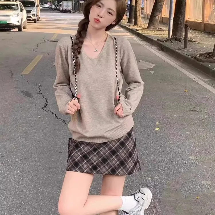 燕麦软糯V领针织衫女2025秋季新款韩系毛衣内搭慵懒风上衣打底衫
