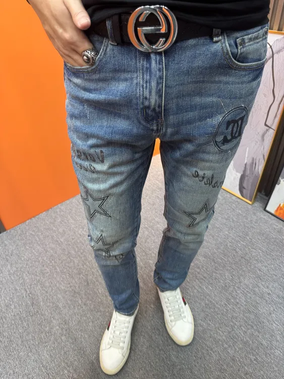 秋冬复古牛仔裤修身小脚烫钻潮牌时尚个性水洗蓝韩版直筒百搭裤子