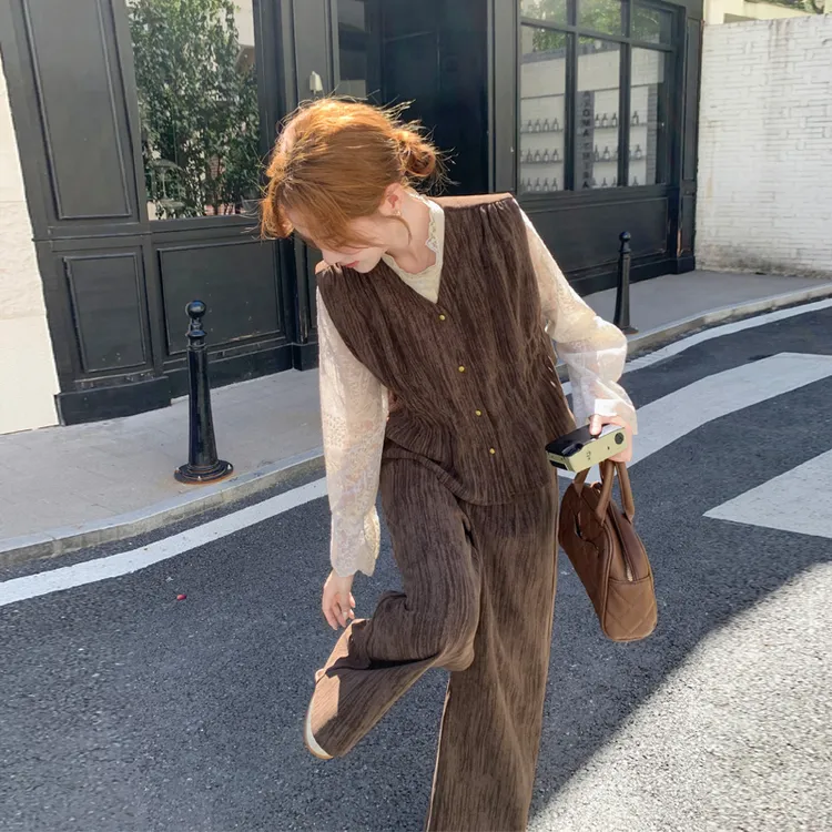 肌理感学院风提花刺绣内搭马甲阔腿裤2025春秋新款美拉德风三件套