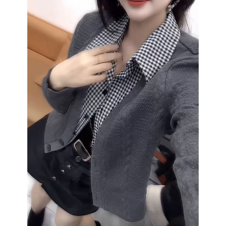 今年流行穿搭2025秋冬新款别致拼接设计高级感翻领灰色假两件上衣