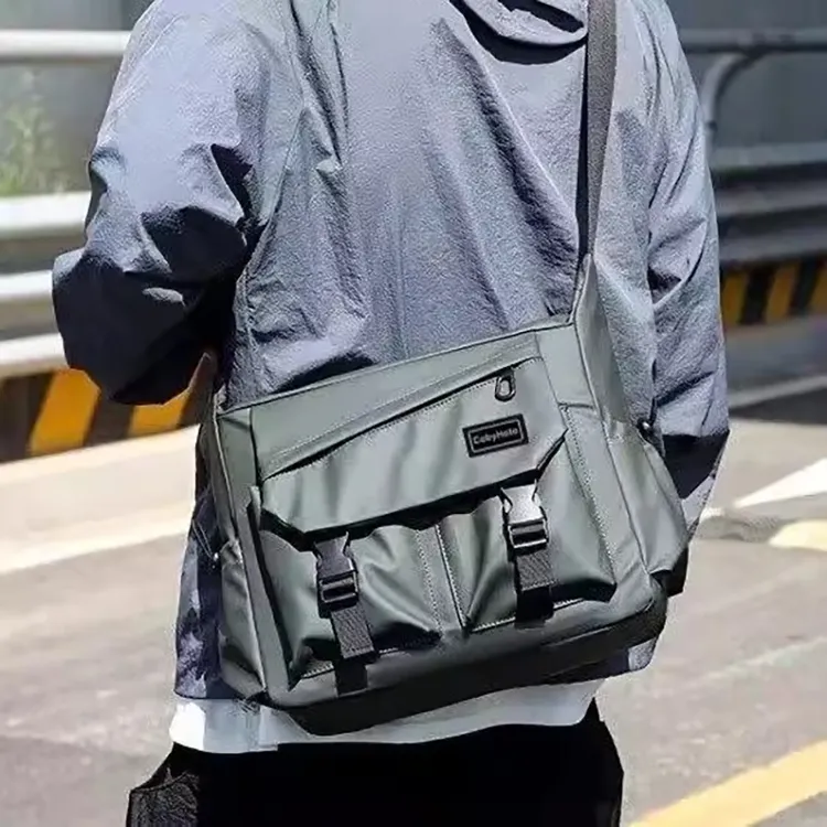 【官方直播间】时尚百搭防水面料单肩斜挎邮差包