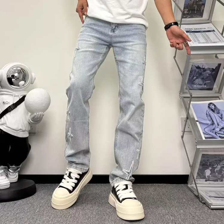 浅蓝新款男士男生牛仔裤裤子复古牛仔裤直筒裤弹力四季十字架绣花