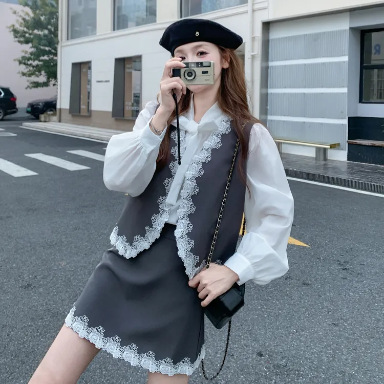 蕾丝拼接短裙马甲衬衫套装裙女2025秋季新款时尚显瘦少女风三件套