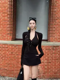 DOUWU【窈窕淑女】】黑色V领背心吊带拼接长袖挂脖套装TZ14077