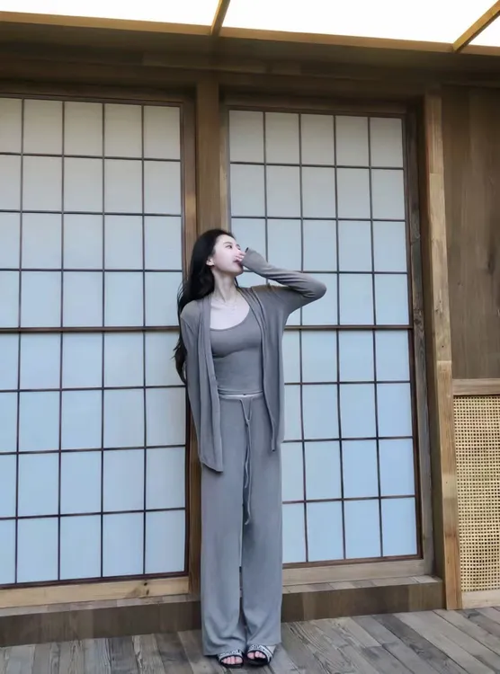 秋季新款慵懒风斜领吊带高腰松紧阔腿裤不规则开衫休闲三件套装
