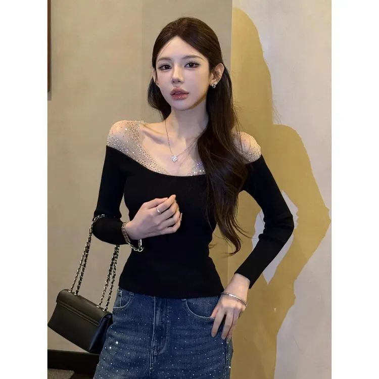 秋冬巨好看的轻熟上衣高级小众不撞款氛围感黑色烫钻拼接针织衫女