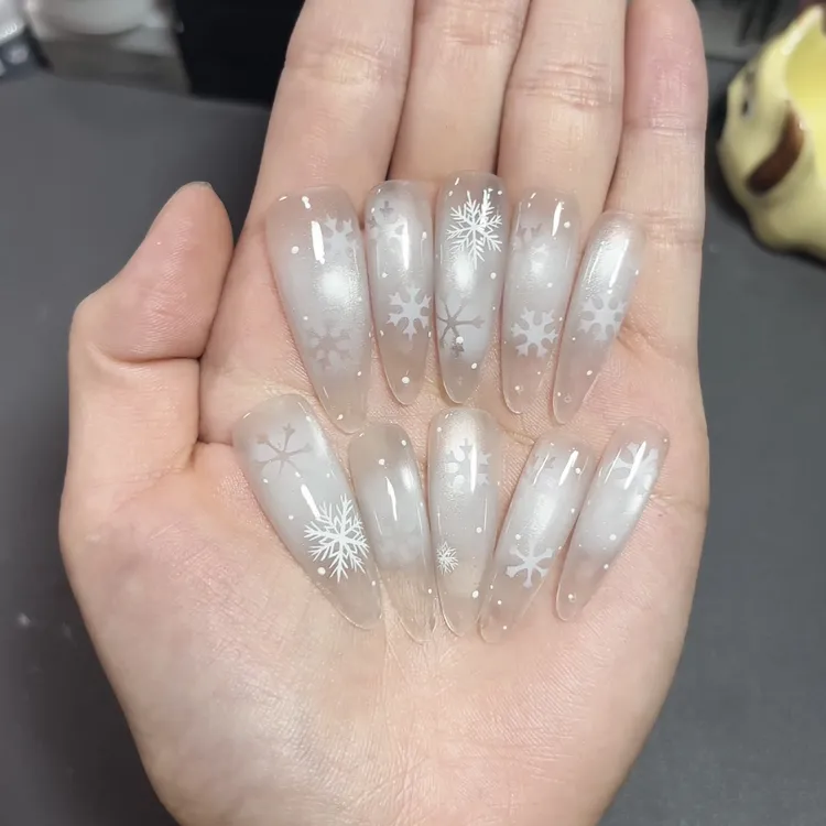 雪花猫眼圣诞美甲