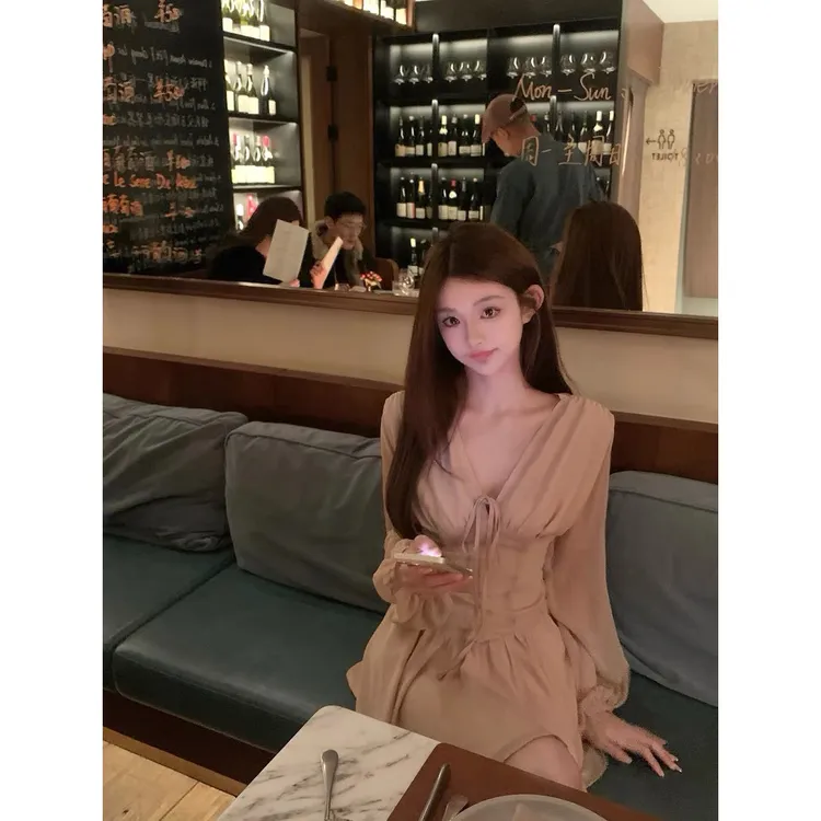 香氛美人收腰显瘦法式性感V领甜美温柔风软糯连衣裙8727欧