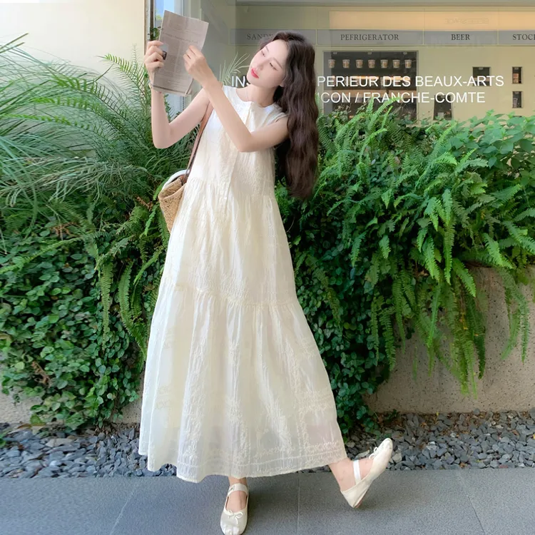 米白色绣花无袖连衣裙女2025夏季新款清纯少女风背心裙小个子穿搭