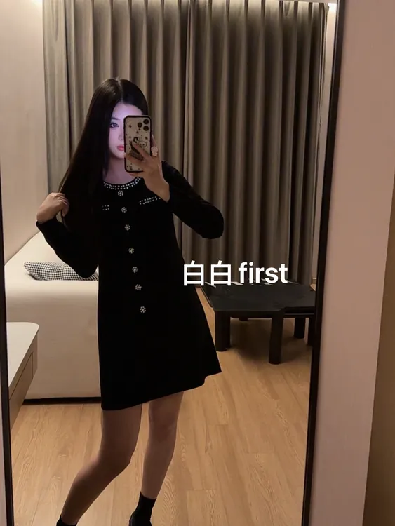 《白白first》小香风时尚连衣裙轻奢重工钉珠气质高档显瘦打底裙