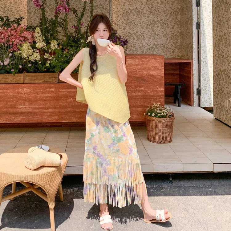 法式无袖轻奢套装女2025夏新款超显白不规则上衣流苏半身裙两件套