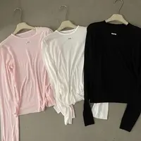 炫色新品领口小标白粉黑修身圆领打底