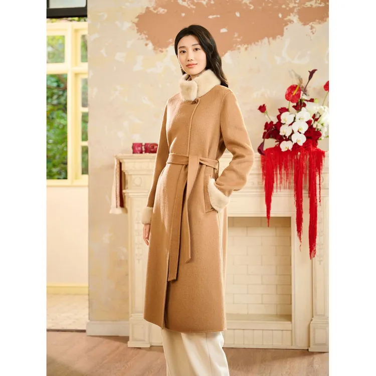 YINER音儿专选2025冬季新款水貂毛领口撞色拼接大衣8C65580186