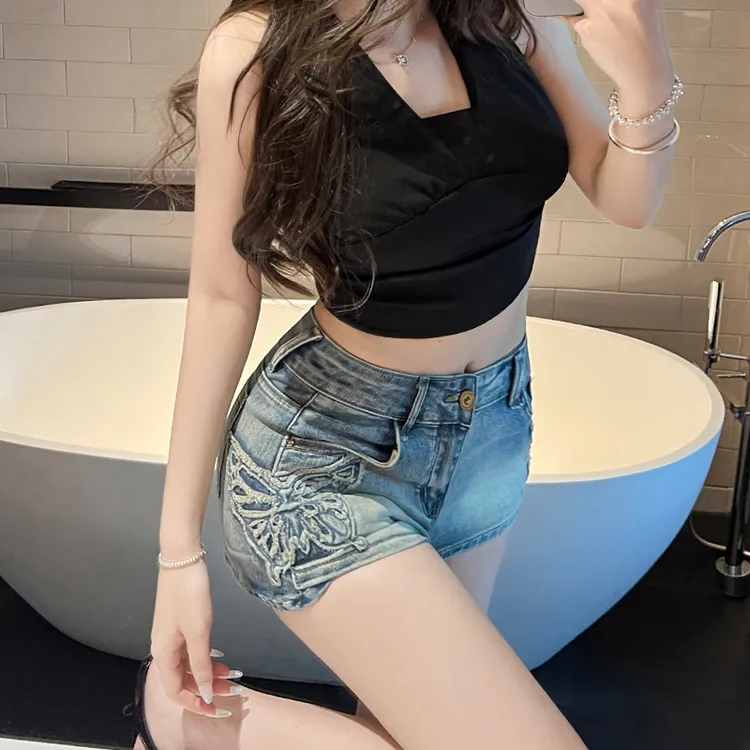 美式辣妹蝴蝶刺绣牛仔短裤女秋季新款设计感小众包臀弧形短裤热裤