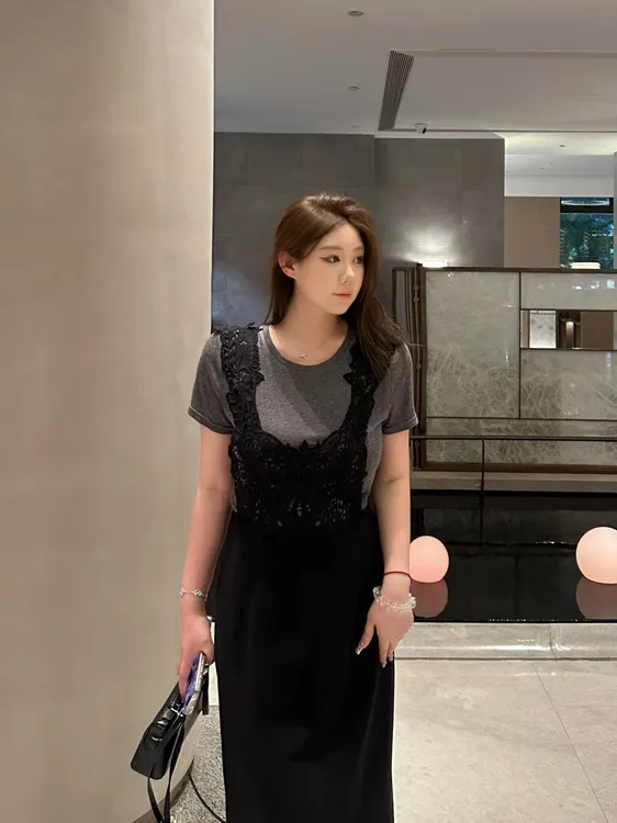 琪琪怪怪大码女装【二八定律】时尚T恤+蕾丝镂空背带裙D27423QQ