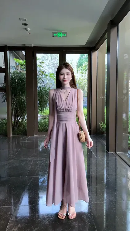 紫色无袖背心连衣裙夏季女装2025新款高级感气质v领收腰显瘦裙子