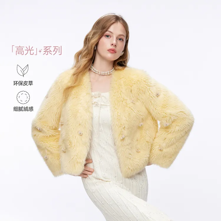 MISSCOCOON可可尼短款V领上衣女2025秋冬新款外套