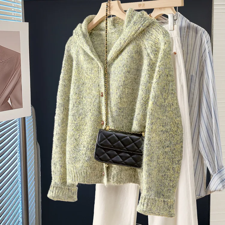 她池2025秋装新款绵羊毛女装休闲宽松单排扣连帽针织衫T53X4107Z