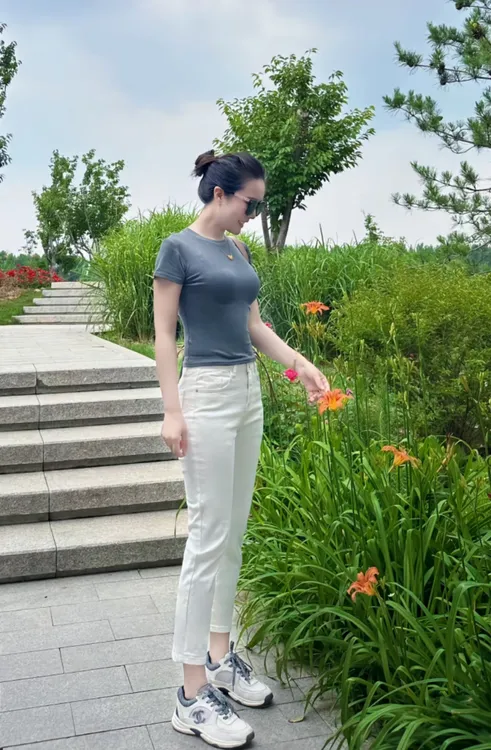 白色气质九分裤窄版显瘦直筒牛仔裤女弹力高腰百搭法式烟管裤夏季