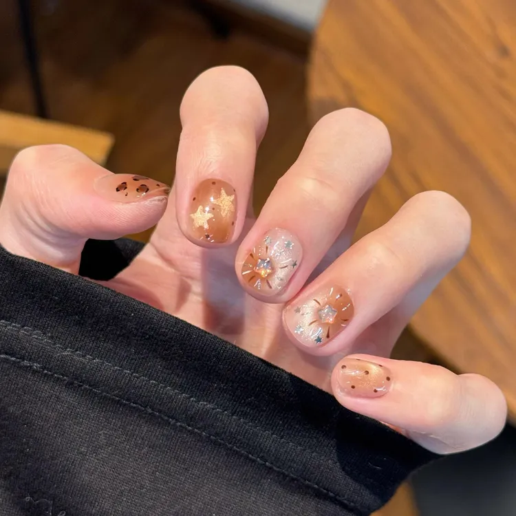 【秋咖星星】秋冬可爱显白星星晕染设计感短款高级感手工美甲穿戴甲