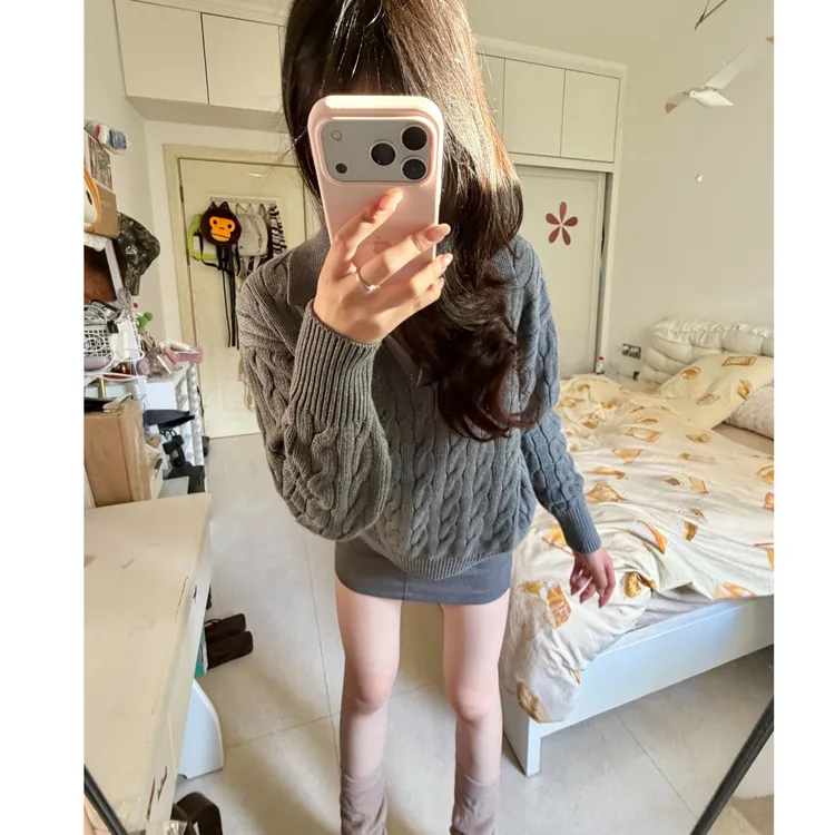 美式复古针织衫女秋季麻花灰色v领毛衣休闲学院风上衣显瘦半身裙