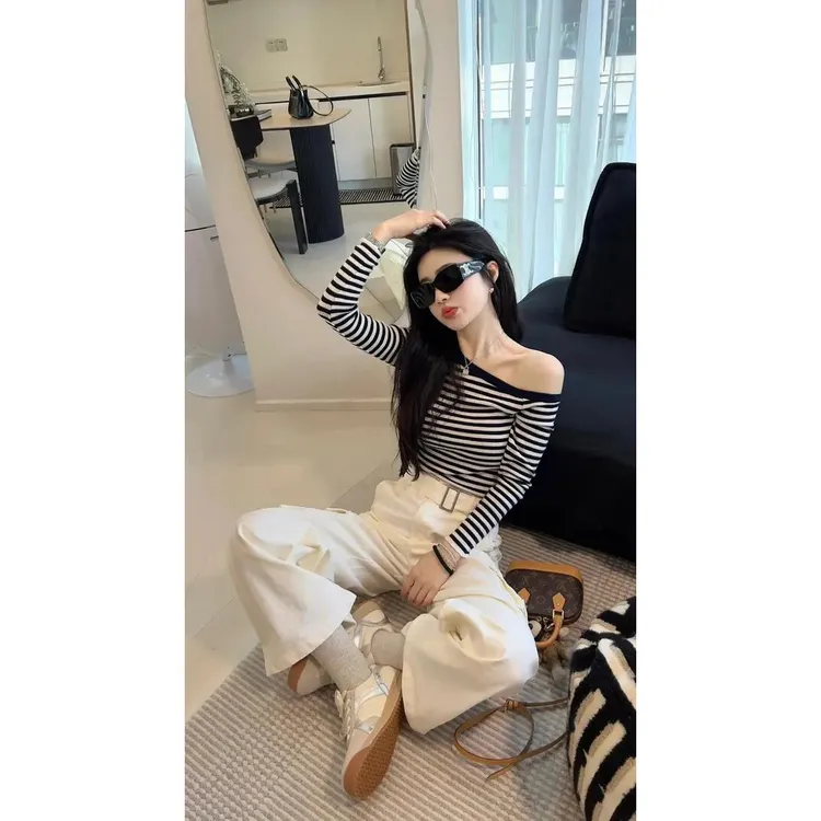 针织衫女装洋气时髦气质一字肩条纹休闲打底上衣白色直筒阔腿裤
