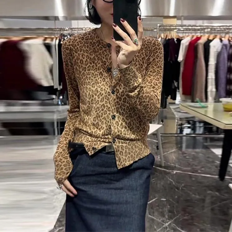 【杨VV专属】豹纹秋款上衣女洋气时髦修身休闲气质辣妹长袖针织衫