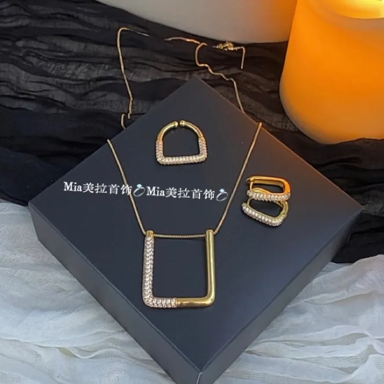 钛钢亚克力项链 三件套