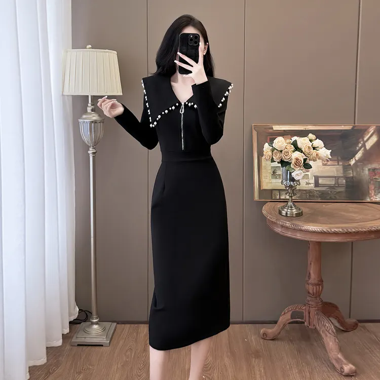 2025秋季新款名媛气质时尚大码翻领钉珠重工气质显瘦赫本风连衣裙