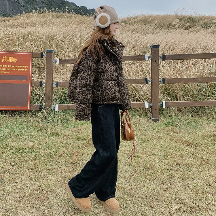 豹纹印花立领羽绒服女冬短款2024新款小个子加厚白鸭绒面包服外套