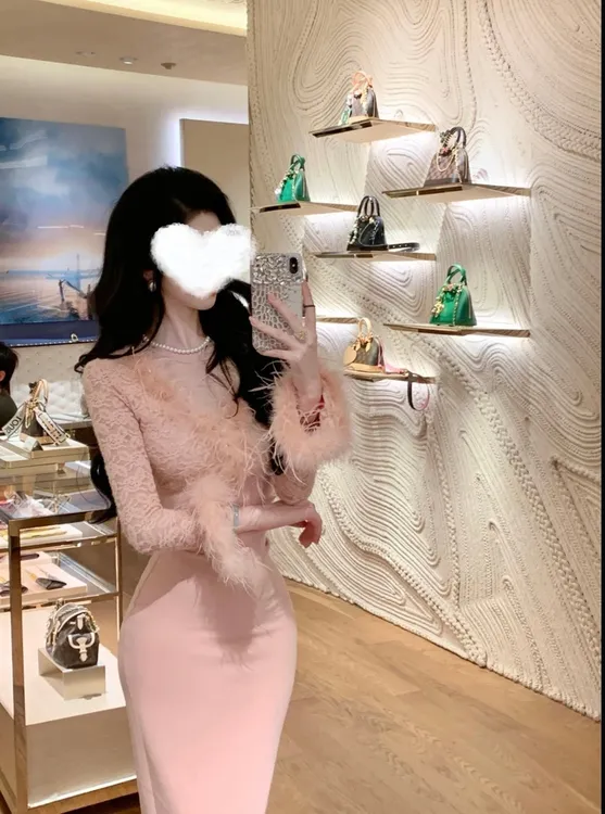 冬款 晚香玉 蕾丝毛毛装饰拼接德容长袖连衣裙