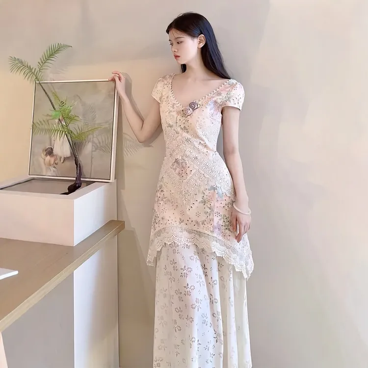 法式镂空蕾丝假两件碎花连衣裙女夏季新款气质收腰显瘦绝美长裙子