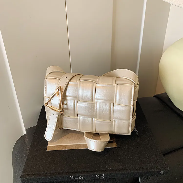 时尚手工编织枕头包夏季高级质感单肩包小众设计斜挎方包通勤百搭