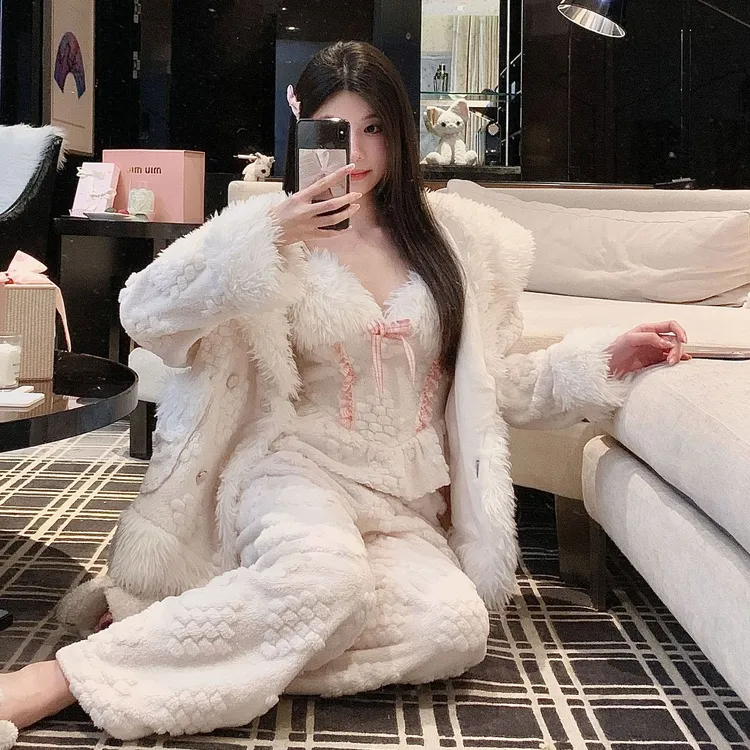 睡衣女冬季加绒加厚小香风加厚法兰绒套装珊瑚绒保暖三件套家居服