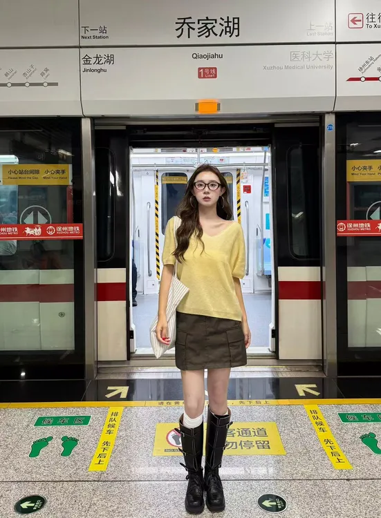 2025夏季新品韩系黄色v领针织短袖慵懒显瘦正肩t恤显瘦半身裙套装