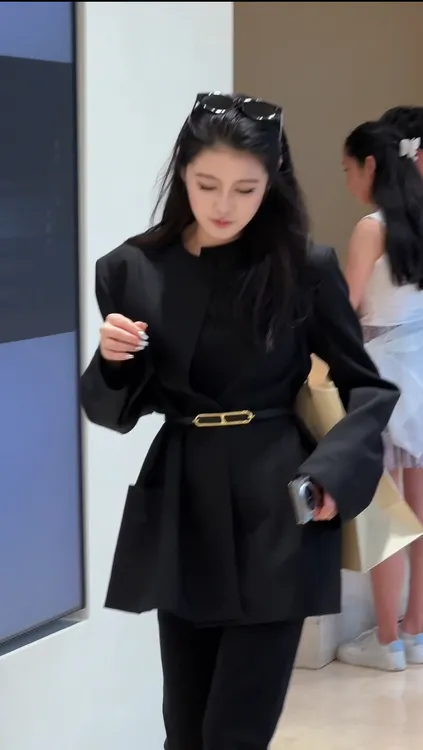 陈妍君【50精纺羊毛毛边收腰黑色西服外套】CYJ-JJ258-505J