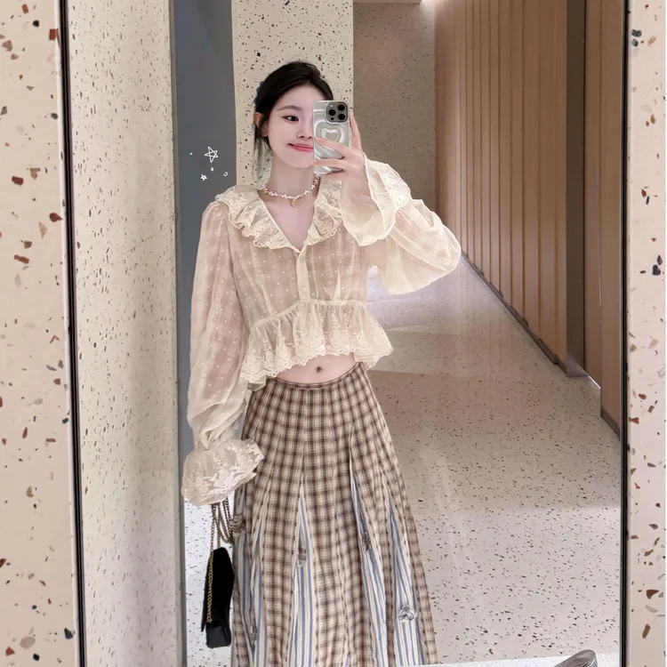 2025新款早秋法式甜美蕾丝花边领衬衫喇叭袖短裤露脐小衫上衣女潮