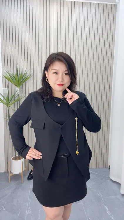 大码女装洋气不对称马甲西服面料拼接显瘦假两件长袖圆领T恤190斤
