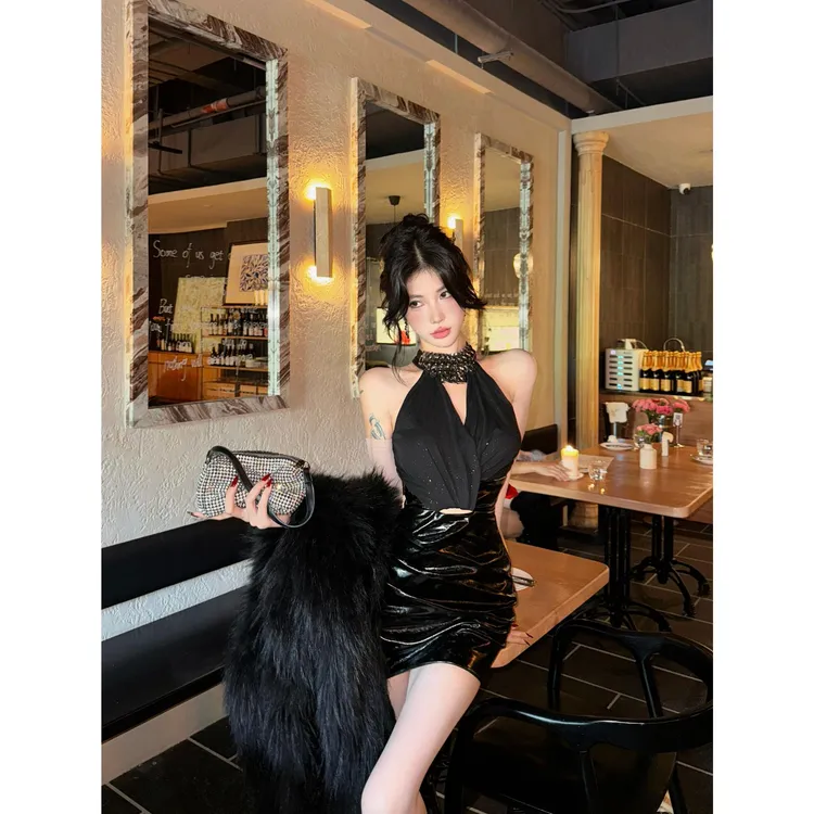 【欲望都市】法式轻奢气质辣妹镂空钉钻挂脖连衣裙显瘦收腰小众短裙