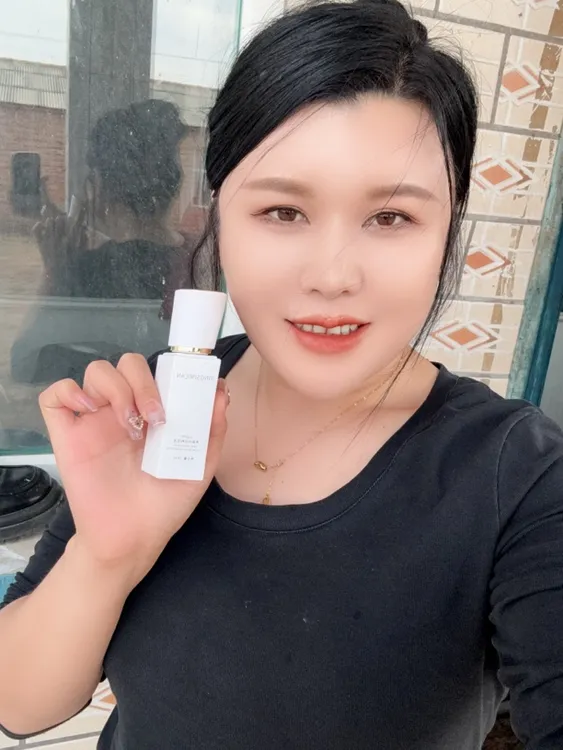 suerM美肤持妆粉底液