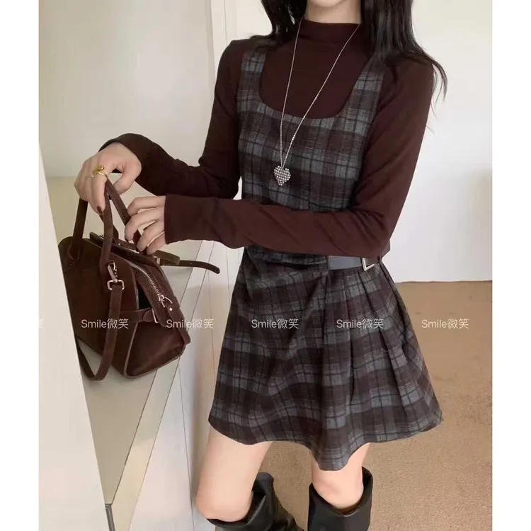 秋季韩版时尚休闲百搭设计感套装小众格子背带连衣裙打底衫两件套