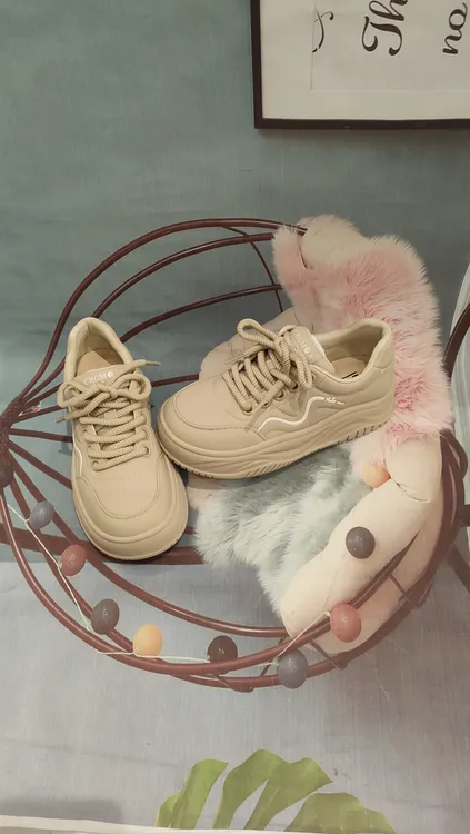 冬季新款舒适皮面时尚百搭日常休闲鞋