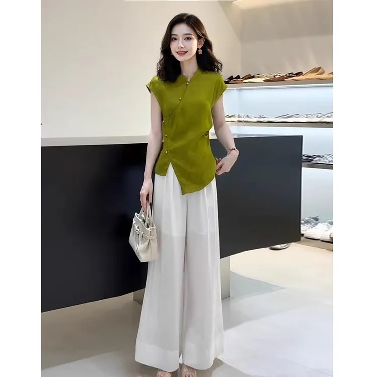 2025夏季气质优雅穿搭高级感不规则设计感绿色显白修身收腰上衣女