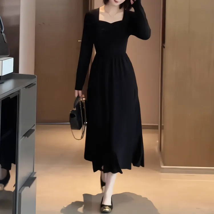 大码女装秋季方领长袖法式遮肚显瘦连衣裙赫本风时尚气质黑色长裙