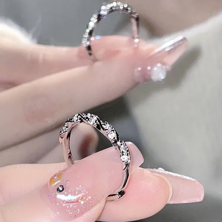 925银戒指 缠绕爱河碎钻戒指轻奢小众设计高级时尚气质开口可调节