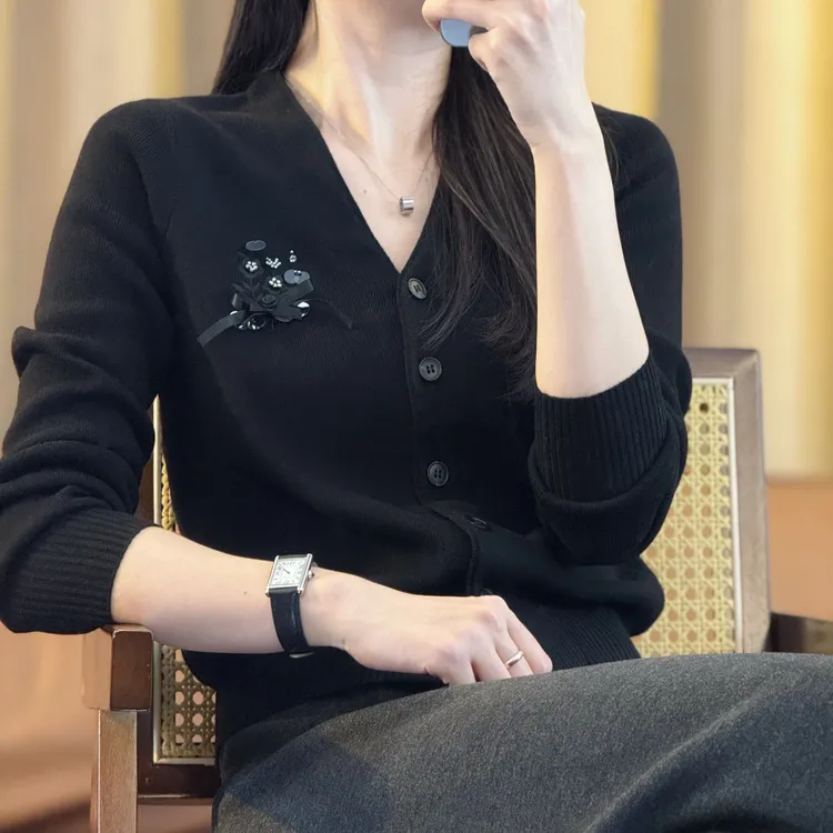 MOL CHIC"秋言"25秋冬精仿羊毛开衫女重工绣花显瘦莫兰M25923-1