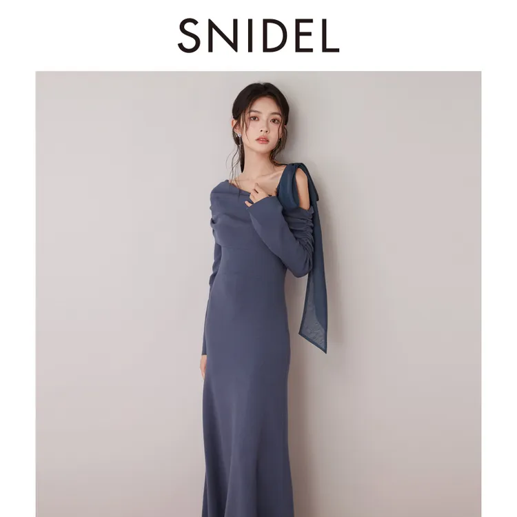 SNIDEL新品斜领露肩蝴蝶结肩带修身针织连衣裙SWNO245226